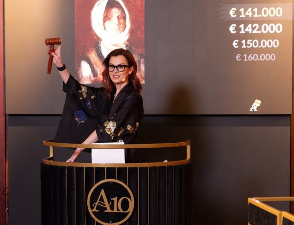 Casele de licitații, principalul canal de achiziție de artă din România