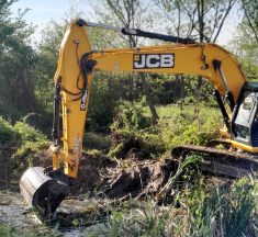 ABA Jiu a demarat lucrările de decolmatare a canalului deschis Cernele