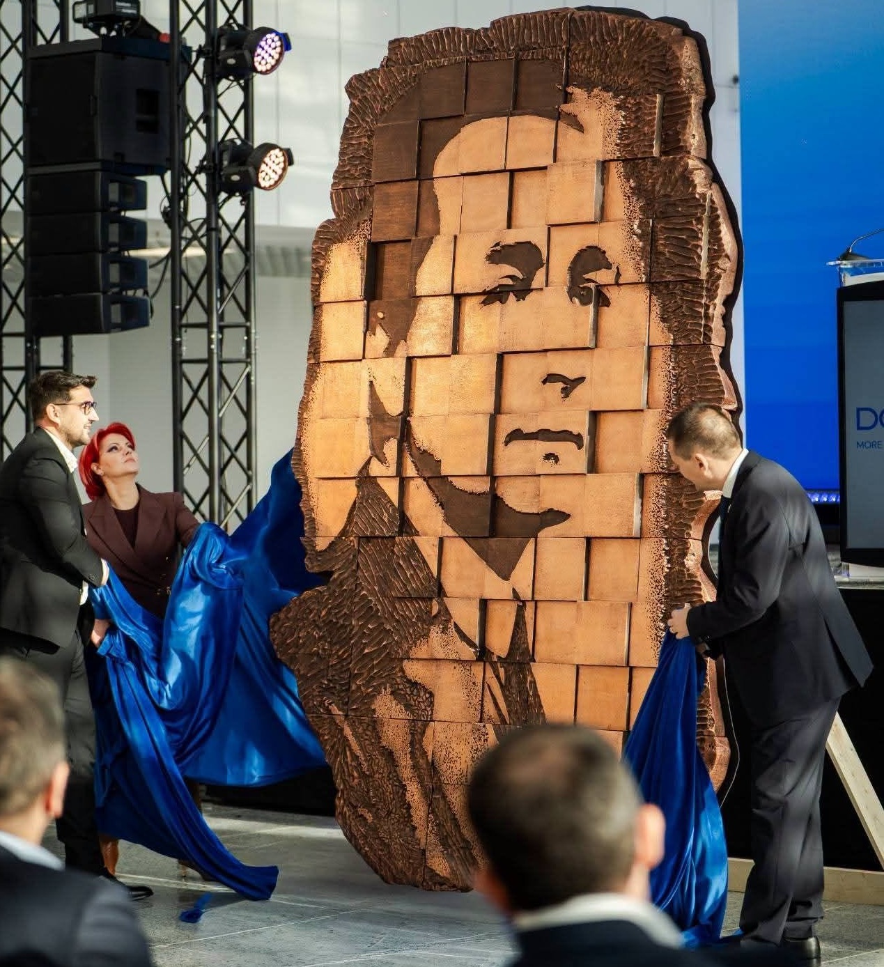 Basorelief pe Aeroportul din Craiova